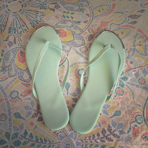 Price lowered ⬇️Tiffany Blue 💙Slippers