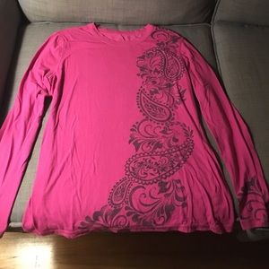 Long-sleeved t-shirt
