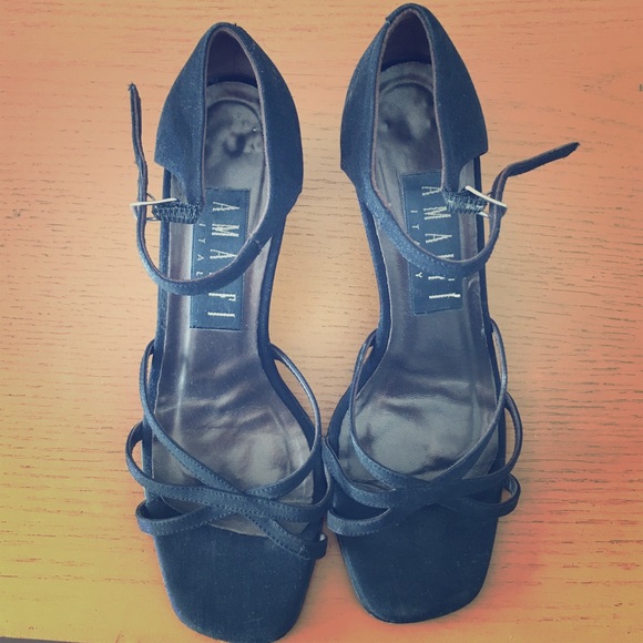 Heels - Picture 1 of 4