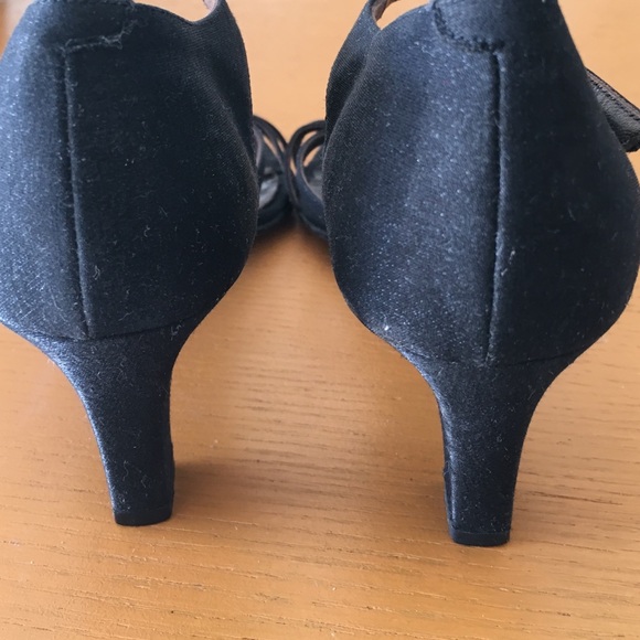 Heels - Picture 4 of 4