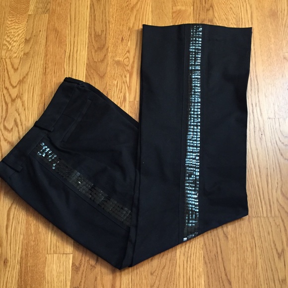 Gorgeous pants w/stunning beading on the sides🎉😎