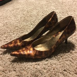 Gorgeous tortoise print Nine West heels