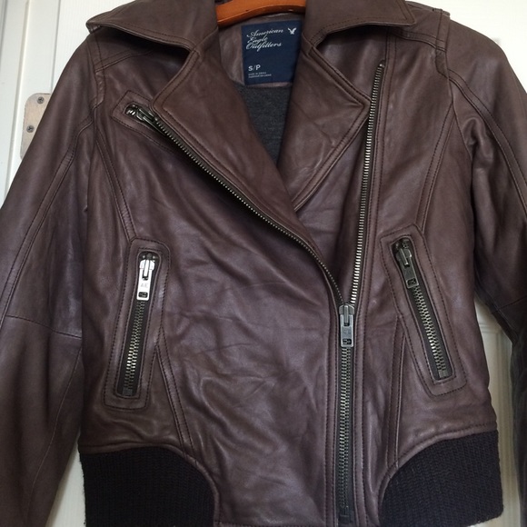 Beautiful 100% Leather Bomber Jacket - Picture 2 of 4
