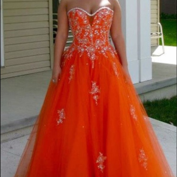 Dresses & Skirts - Dress