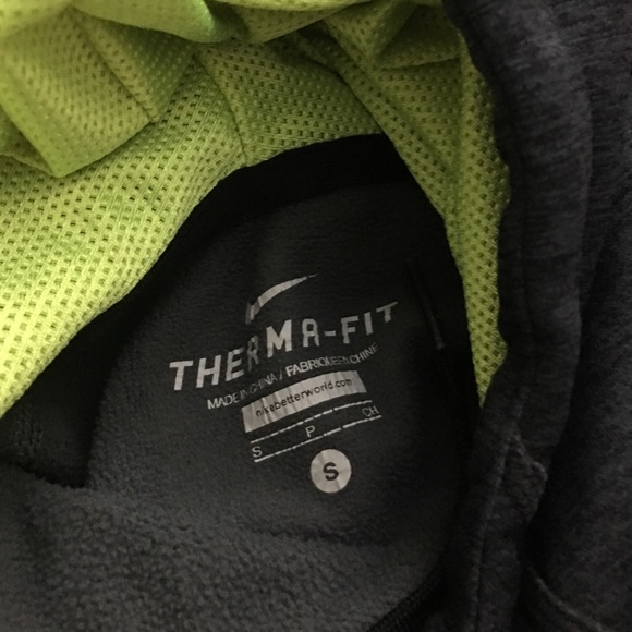 Small Nike Therma Fit hoodie - Picture 2 of 3
