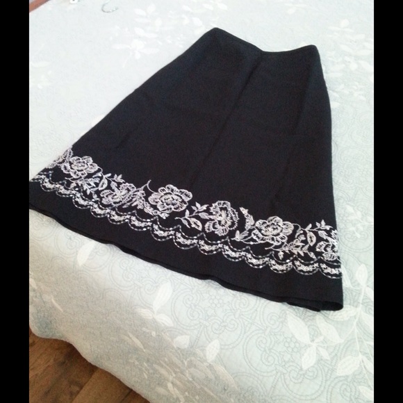 LOFT Dresses & Skirts - Embroidered LOFT skirt