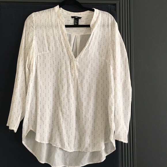 White collarless blouse with arrows