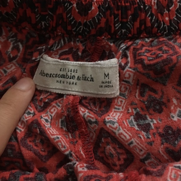 Abercrombie & Fitch Pants - Abercrombie flowed shorts