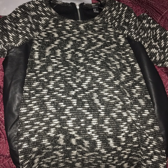 White and black patterned sweater - Picture 1 of 4