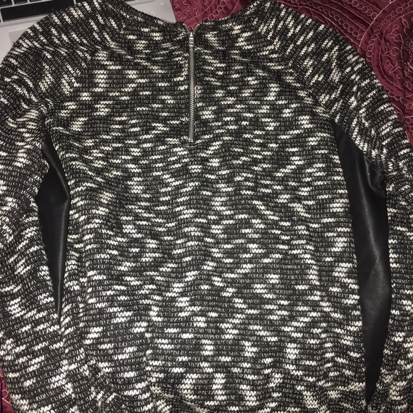 White and black patterned sweater - Picture 3 of 4
