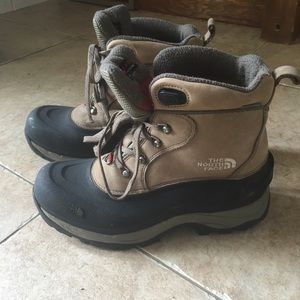 Women's north face winter boots