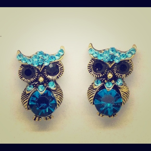 Owl stud earrings with Blue stones.
