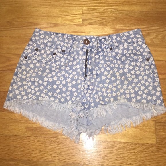 Flowered jean shorts