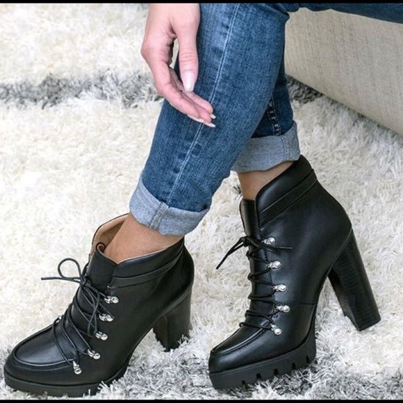 Report Signature Suede Chunky Heel Ankle Boot - Picture 4 of 4