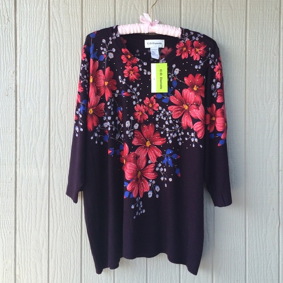 Floral Rhinestone sweater🌺New with tag🔴Sale