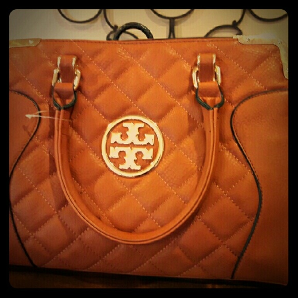 NEW TORY BURCH CAMEL COLORED LEATHER PURSE