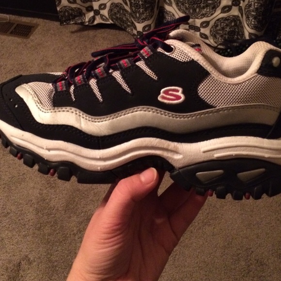 Women's tennis shoes
