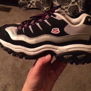 Women's tennis shoes