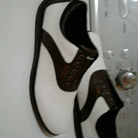 Golf shoes