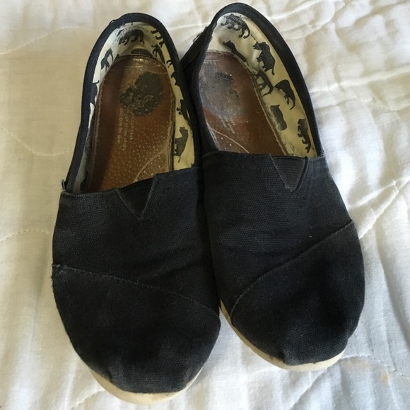 Black toms