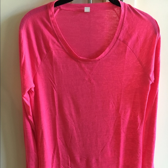 Under Armour long sleeve tissue tee