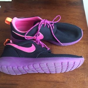Women's Nike Roshes size 7