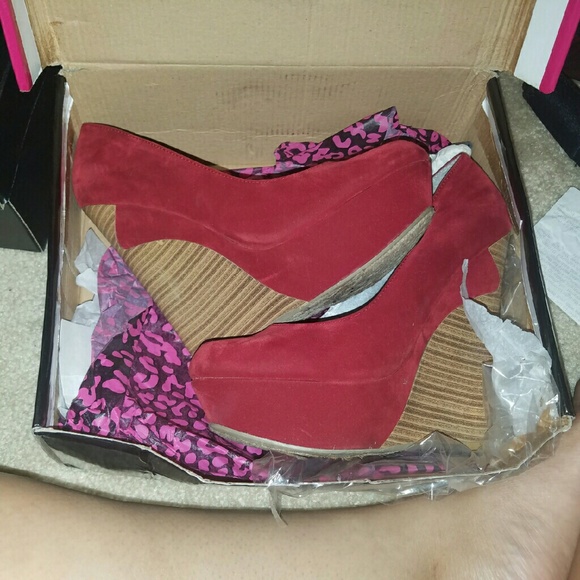 Red wedges - Picture 3 of 3