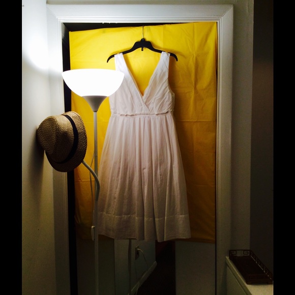 GAP Pleated "Marilyn Monroe" Dress. - Picture 2 of 4