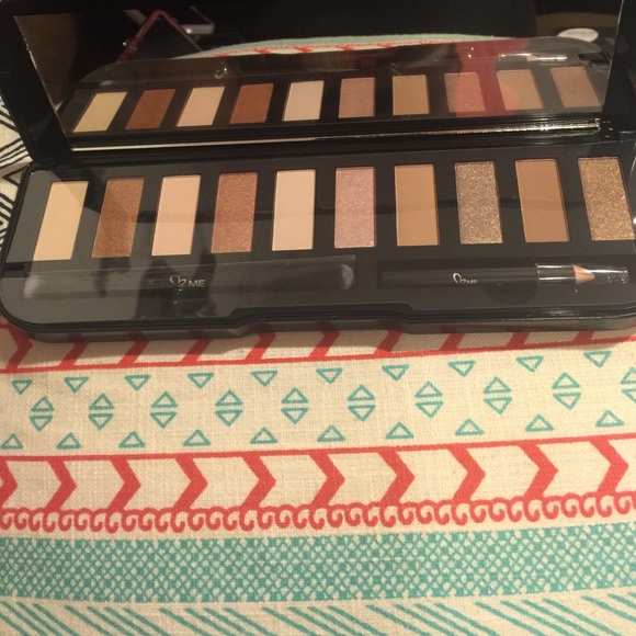 Make up - Picture 2 of 3