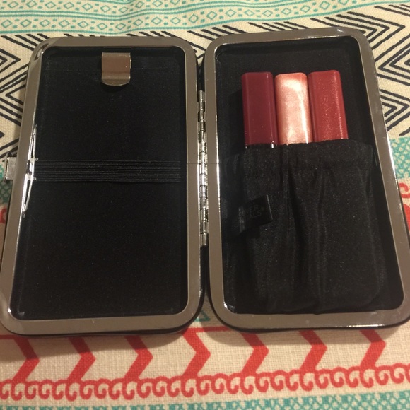 Make up - Picture 3 of 3