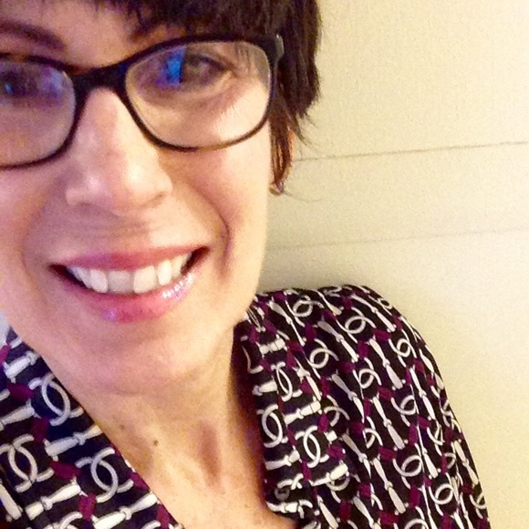 Meet your Posher, Julia - Picture 2 of 2