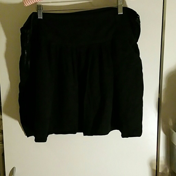 Cute little black skirt size 2x