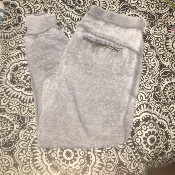 LA hearts baggy joggers !
