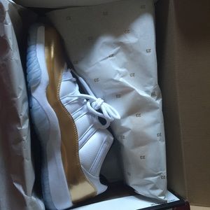 10.5 size only opened for the pic