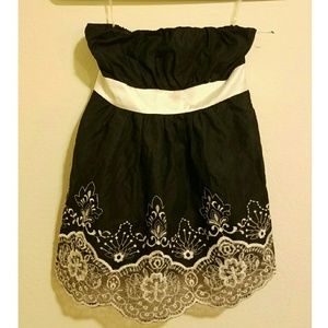 Forever21 strapless embroidered top
