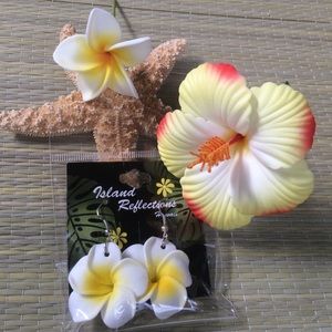 Bundle 🌺 2 faux flower pics & Plumeria earrings