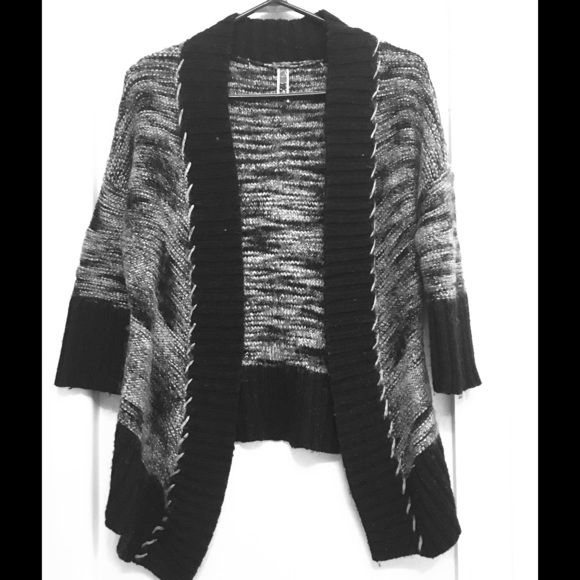 Buckle Sweaters - Buckle 3/4 Sleeve Sweater