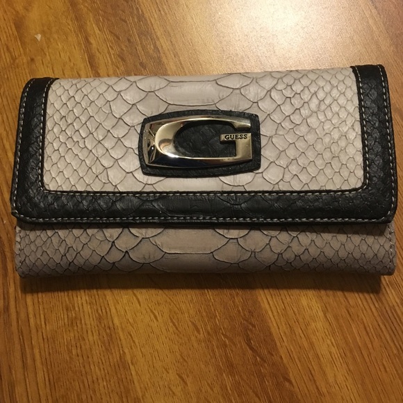 Guess Wallet