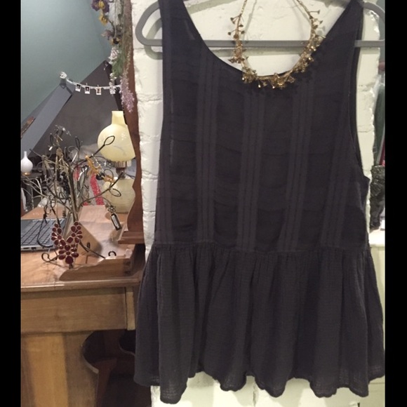 Charcoal grey low back tunic. 🌿