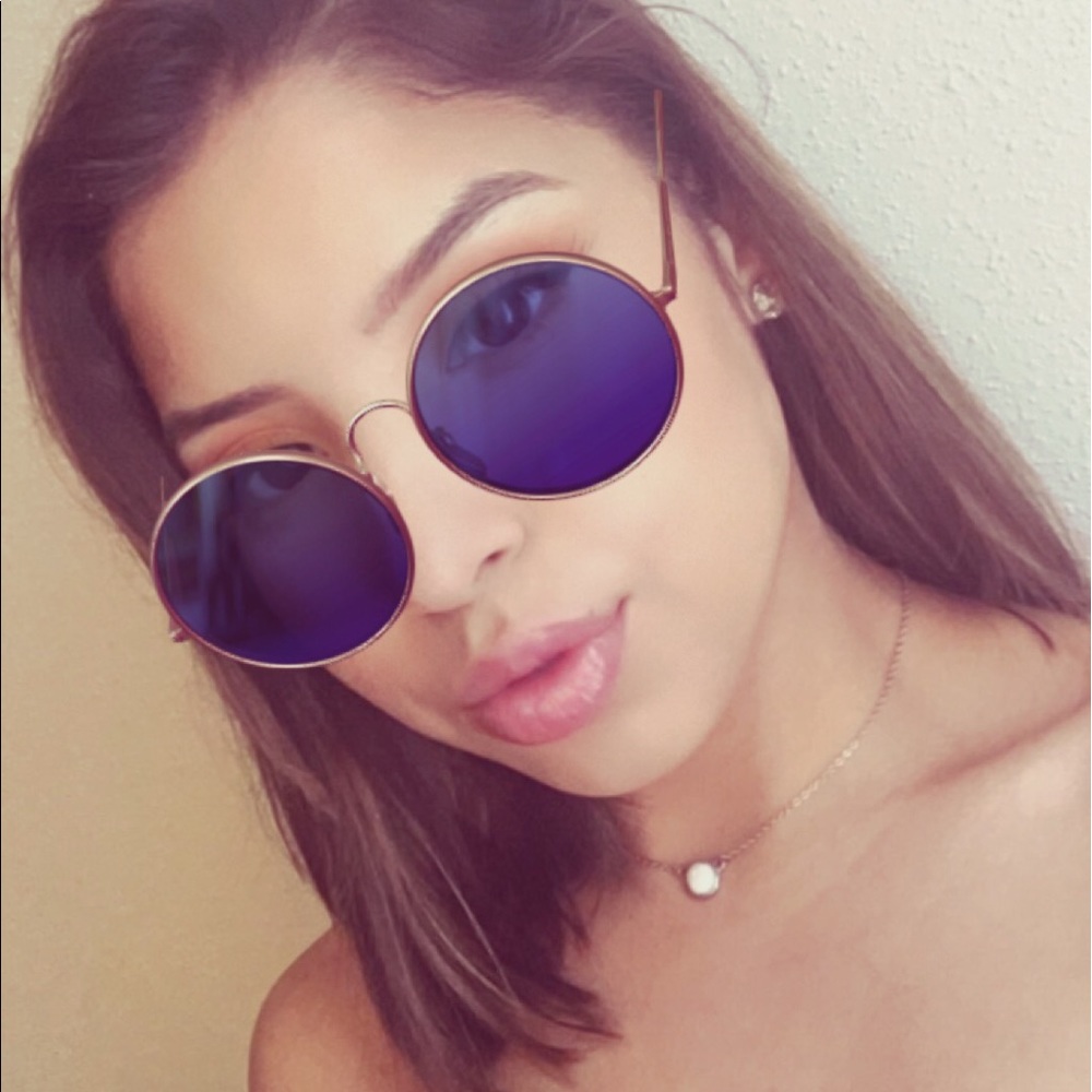 Meet your Posher, Monica