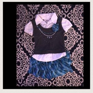 Girls shirt and skirt set. EUC