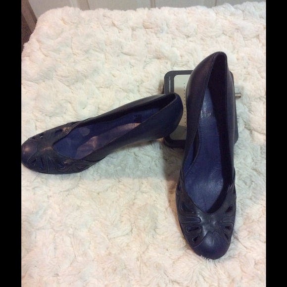 Blue genuine leather shoe - Picture 1 of 2