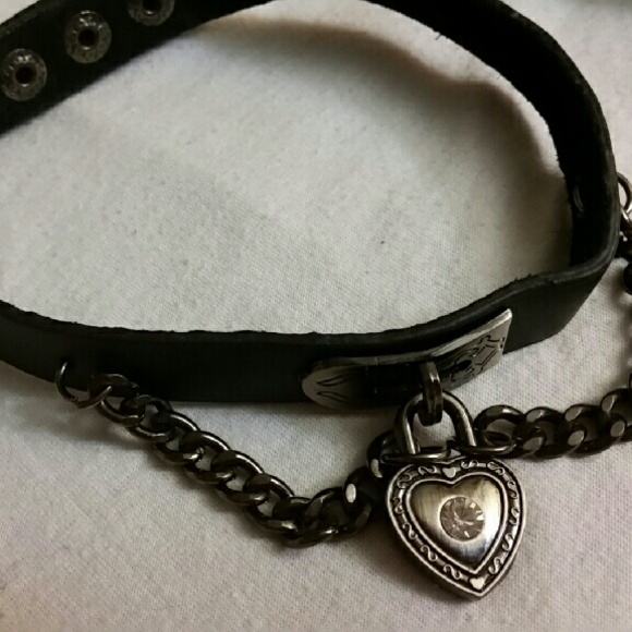 Leather heart choker