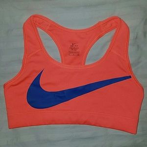 Nike NWOT Coral Size Small Sports Bra