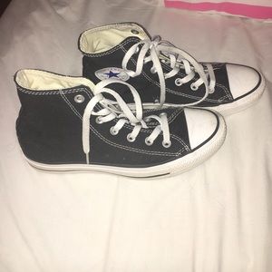 Women's size 8 black converse