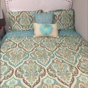 Better Homes & Gardens bedspread