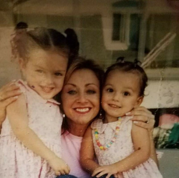 Meet your Posher, Luanne - Picture 2 of 2