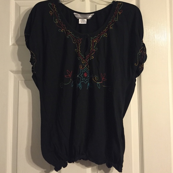 Chemistry XL keyhole embroidered boho top