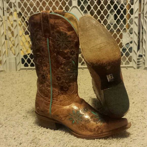 Shyanne Daisy Maes western boots - Picture 3 of 4
