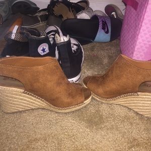 Worn 1 brown wedges